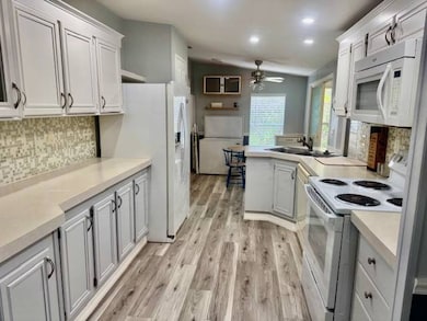 409 Lake Ontario Dr, Mulberry, FL 33860 - photo 3