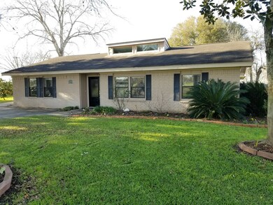 128 Brazos Dr, Bay City, TX 77414 - photo 3