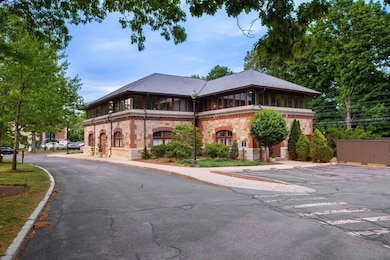 2430 Beacon St unit 202, Chestnut Hill, MA 02467 - photo 2