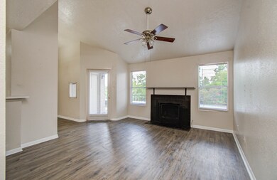 2021 Spenwick Dr unit 322, Houston, TX 77055 - photo 5