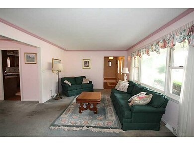 4241 Fairlawn Dr, Columbus, IN 47203 - photo 4