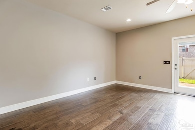 2107 Wilsons Plover Cir, Navarre, FL 32566 - photo 5