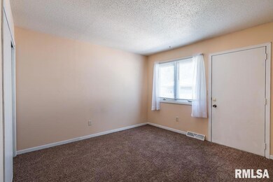 1710 W 52nd St, Davenport, IA 52806 - photo 5