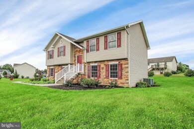 1744 Raven Dr, Chambersburg, PA 17202 - photo 2