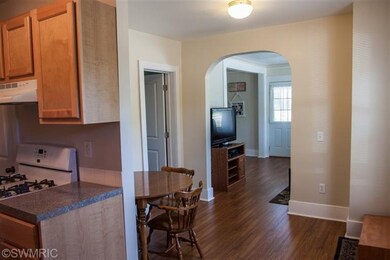 2047 Plainfield Ave NE, Grand Rapids, MI 49505 - photo 4