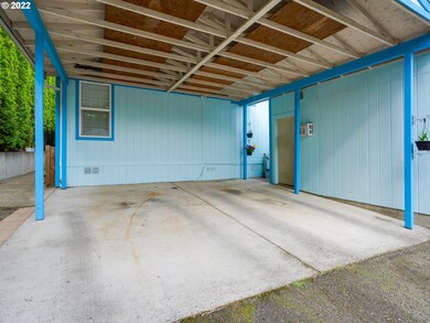 875 SW Alder Cir, Troutdale, OR 97060 - photo 2