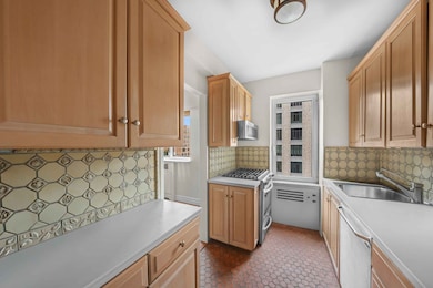 45 E End Ave unit 10F, New York, NY 10028 - photo 5