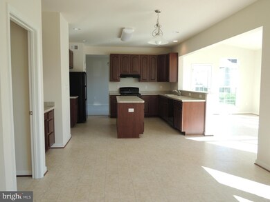 7360 Tottenham Dr, White Plains, MD 20695 - photo 6