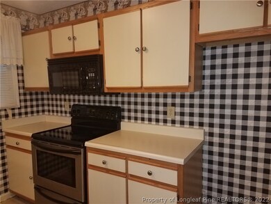 2717 Preston Woods Ln unit 4, Fayetteville, NC 28304 - photo 6