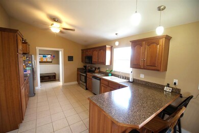 15530 Edgewater Cir, Wamego, KS 66547 - photo 6