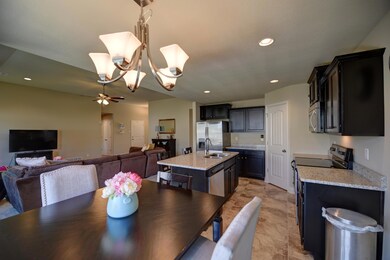 Dining & Kitchen