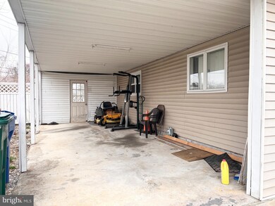 122 Idlewild Rd, Levittown, PA 19057 - photo 3