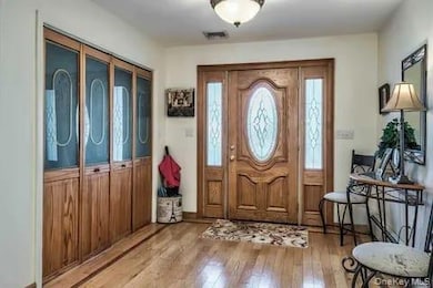 24 Cable Ln, Hicksville, NY 11801 - photo 4