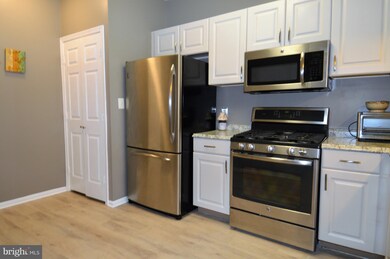 9208 Groffs Mill Dr unit 9208, Owings Mills, MD 21117 - photo 2