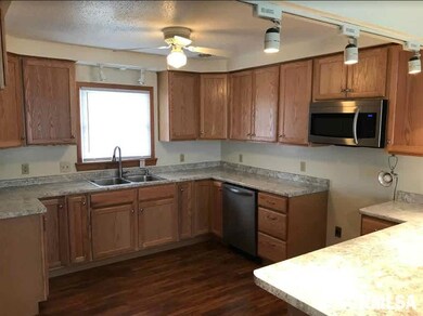 1028 W 13th St, Davenport, IA 52804 - photo 3