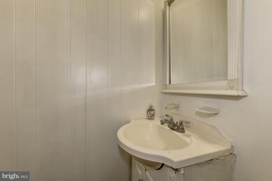 6915 Forest Terrace, Hyattsville, MD 20785 - photo 6