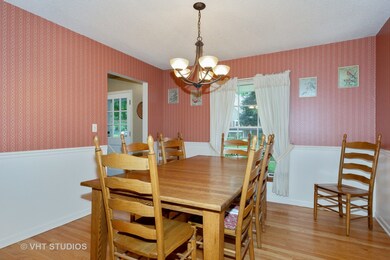 1232 Catalpa Ln, Naperville, IL 60540 - photo 2