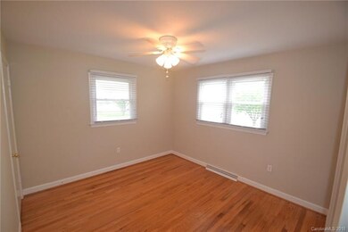 911 Thomas St, Statesville, NC 28677 - photo 6