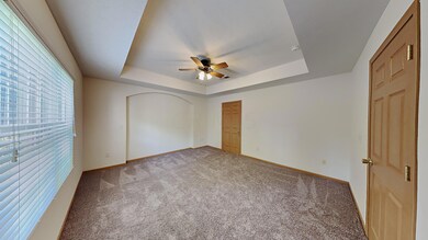 4_pc_mcJjrzVeeW_UOxSULgdDV_layout_0