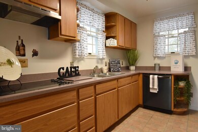 8047 Highpoint Rd, Clearwater Beach, MD 21226 - photo 6