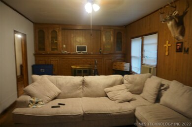 111 E Cummings St, Henryetta, OK 74437 - photo 4