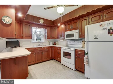 3224 Eisenbrown Rd, Reading, PA 19605 - photo 7