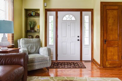 Open Entry w/ Coat Closet