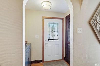 3019 E 18th St, Davenport, IA 52803 - photo 2