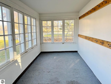 320 Euclid Ave, Alma, MI 48801 - photo 2