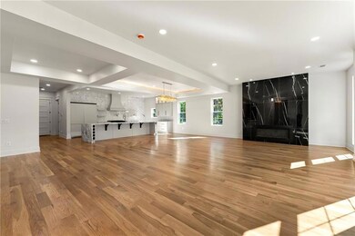 320 Hammond Dr, Sandy Springs, GA 30328 - photo 5