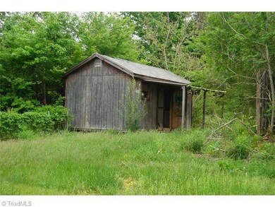 210 Greenvale Rd, Asheboro, NC 27203 - photo 4