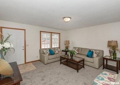 4233 Warren St, Davenport, IA 52806 - photo 2
