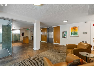 2211 SW Park Place unit 903, Portland, OR 97205 - photo 4