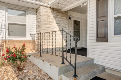 813 E Walnut St-5