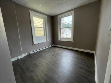 402 Pine St unit 2nd floor right, Tamaqua, PA 18252 - photo 5