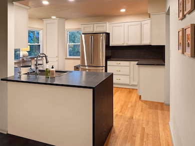 Virtual wnew cabs & pantry