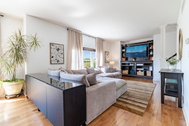 12492 Washington St-25