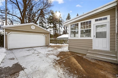 19524 Maple Heights Blvd, Maple Heights, OH 44137 - photo 3