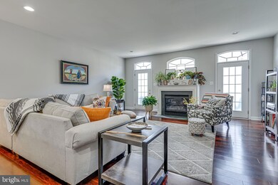 742 Collington Ct, Woodbridge, VA 22191 - photo 2