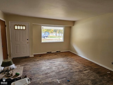 1217 Hanover St, Owosso, MI 48867 - photo 4