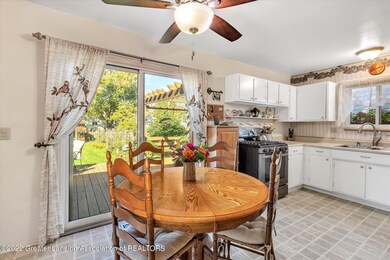 22-3426-Lucie-St-WindowStill-Real-Estate