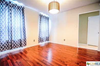 510 Bond St, Copperas Cove, TX 76522 - photo 4