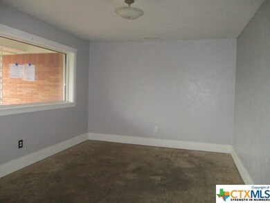 703 S 2nd St, Copperas Cove, TX 76522 - photo 4