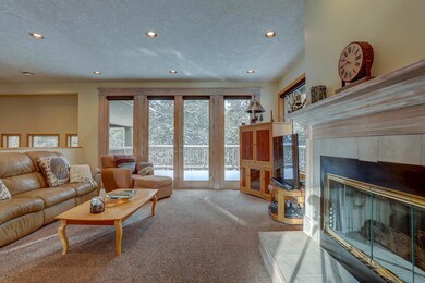 18015 Hickory Ln, Sunriver, OR 97707 - photo 2