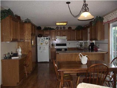 Spacious kitchen with lots of cabinets