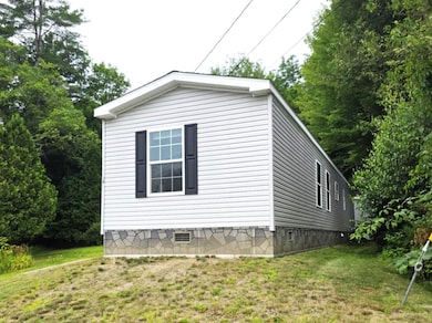 14 Hilltop Manor Mobile Home Park, Littleton, NH 03561 - photo 2
