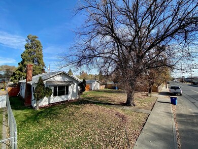 321 W Antler Ave, Redmond, OR 97756 - photo 3