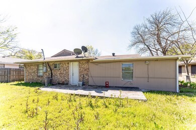 1501 Rusk Dr, Mesquite, TX 75149 - photo 4