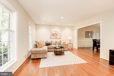 12409 Goldfinch Ct, Potomac, MD 20854 - photo 5