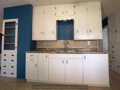 304 W Ash St, Sutton, NE 68979 - photo 5